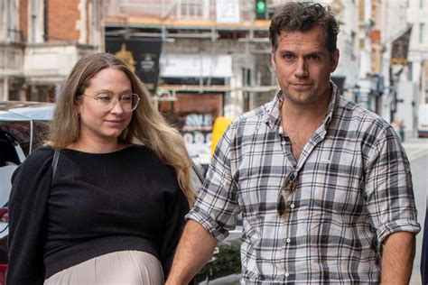 Henry Cavill S Pregnant Girlfriend Natalie Viscuso Shows Off Baby Bump