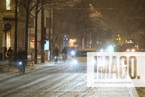 Sachsen Starker Schneefall In Leipzig IMAGO