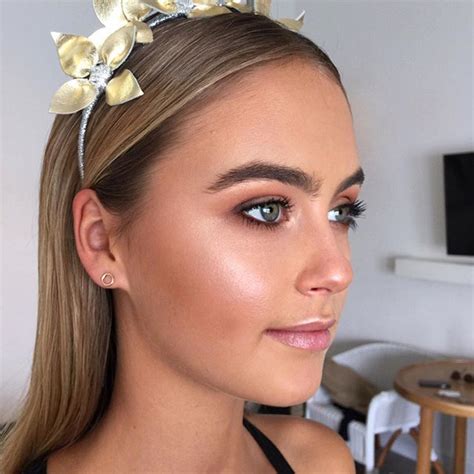 Stephclairesmith Glowy Skin Makeup Highlighter Makeup Glam Makeup