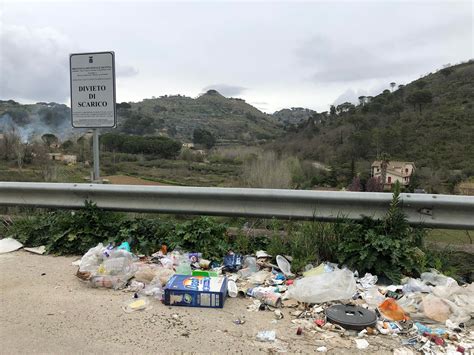 Piazza Armerina Rifiuti E Microdiscariche Sulla Sp Non Distante