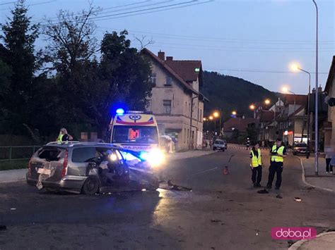 Wypadek Na Ulicy Wary Skiego W Bielawie Foto