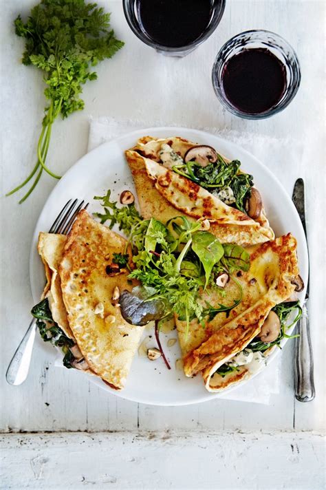 crêpes met spinazie en roquefort delicious magazine