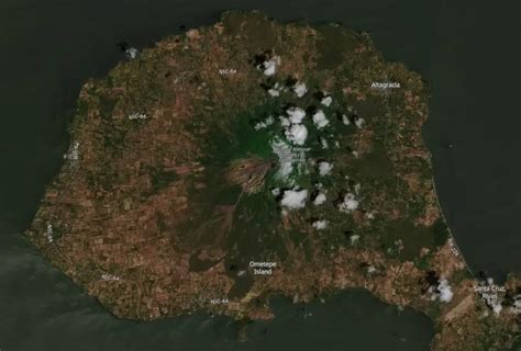 Eruption at Concepción volcano ejects ash 5.5 km (18 000 feet) high ...