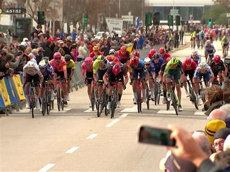 Volta Algarve Caduta Nel Finale Poi Thijssen Batte Tutti In Volata