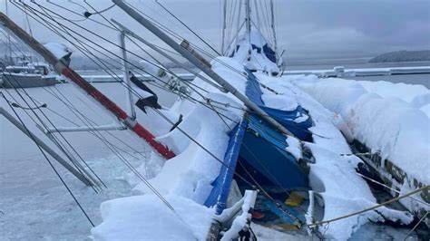 Heavy snowfall in Juneau, Alaska, sinks boats in harbour | CBC News