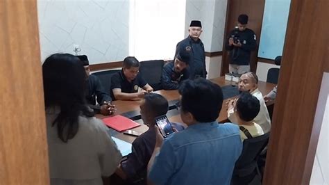 Erman Safar Wali Kota Bukittinggi Yang Viral Ungkap Dugaan Inses Ibu