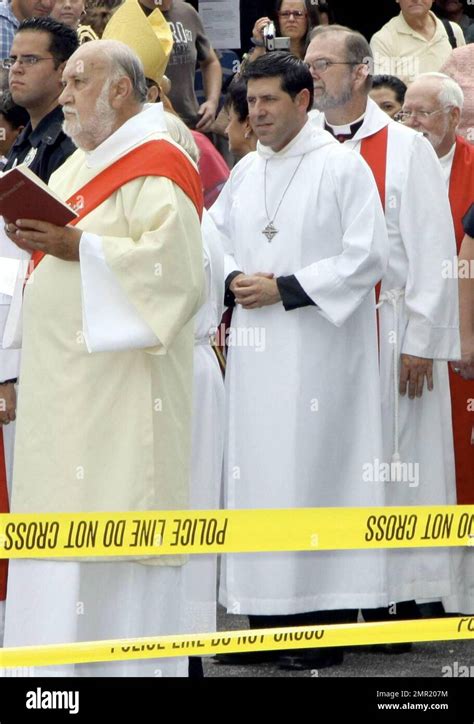 Padre alberto cutie fotografías e imágenes de alta resolución Alamy