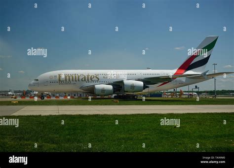 Double decker plane hi-res stock photography and images - Alamy