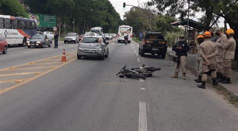 Duas Pessoas Ficam Feridas Em Acidente Envolvendo Carro E Motocicleta