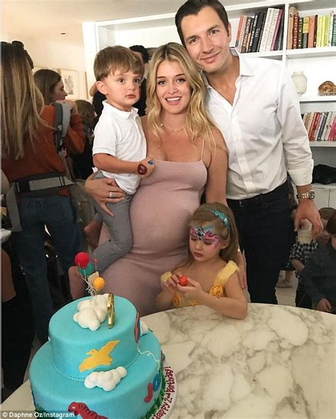 Pregnant Daphne Oz Shows Off Her Bump In A Nude Selfie Daily Mail Online