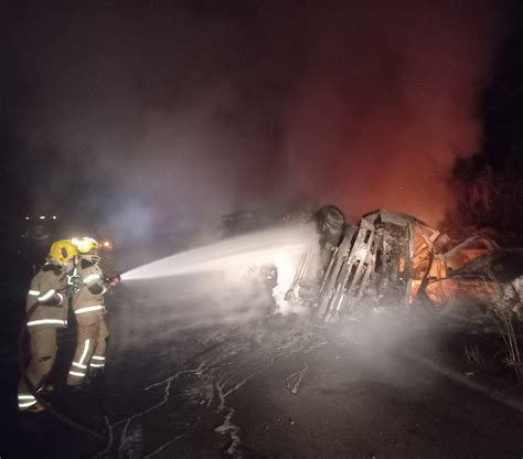 Motoristas Morrem Carbonizados Após Batida Frontal Entre Carreta E