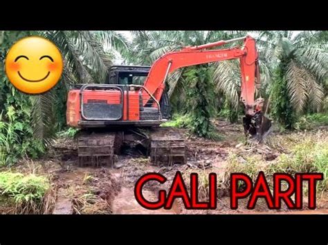 Beko Kecil Alat Berat Hitachi Excavator Zaxis Mf Gali Parit Baru Di