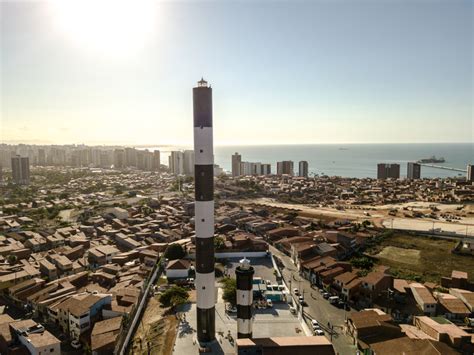 Metros Novo Farol Do Mucuripe Considerado O Maior Das