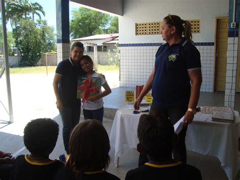 Escola Municipal Dinarte Mariz Escola Homenageia Melhores Alunos