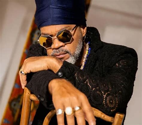 Perto dos 60 anos Carlinhos Brown prepara livro de memórias