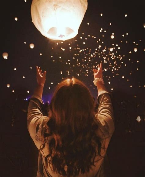 How to Use Sky Lanterns at a Wedding | Sky lanterns, Night sky art, Sky ...