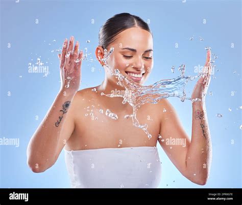 Beautiful Woman Cleaning Skin Wet Hi Res Stock Photography And Images