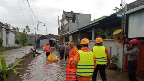 BANJIR Rendam 25 KK Di Sanggulan Tabanan Setelah Hujan Deras Menerjang