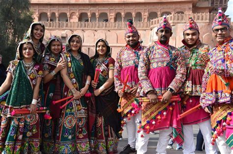 Role of Traditional Dress in Gujarat's Culture | Blog | TIC – The ...