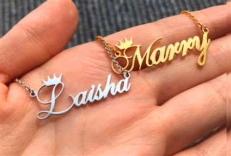 32 BEST FEMALE NAME LOCKET DESIGNS IN GOLD Jewellery Website