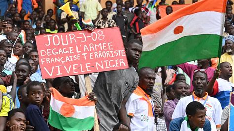 Crise au Niger 20 000 partisans du coup d Etat rassemblés à Niamey