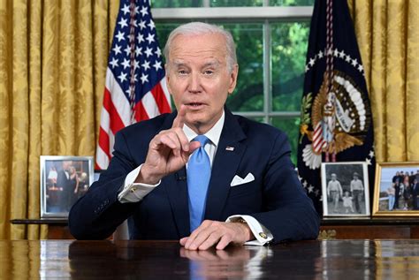 Joe Biden Firma La Ley Que Eleva El Techo De La Deuda En Estados Unidos