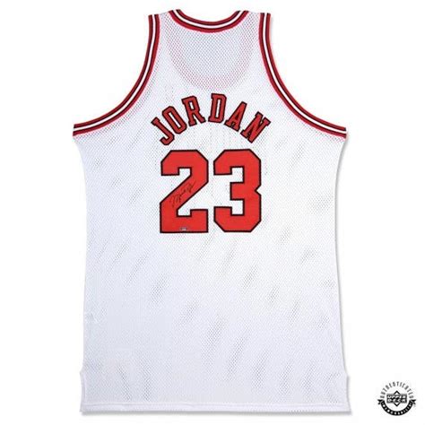 Michael Jordan Hall Of Fame 2009 Signed Chicago Bulls Jersey UDA Upper