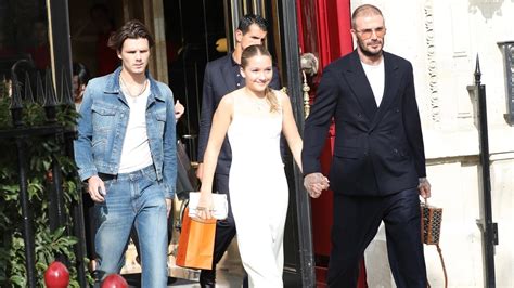 Halbe Beckham Familie unterstützt Victoria bei Fashionshow