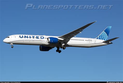 N United Airlines Boeing Dreamliner Photo By Chris