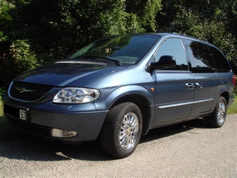 View Of Chrysler Grand Voyager 33 V6 Photos Video Features And