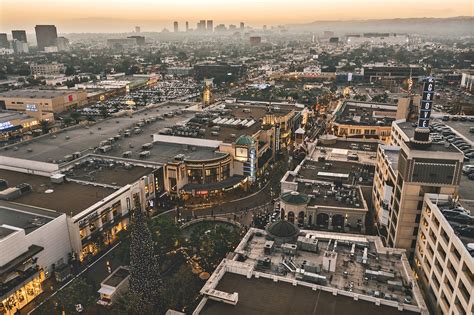 The Grove In Los Angeles Los Angeles Shopping And Entertainment Hub