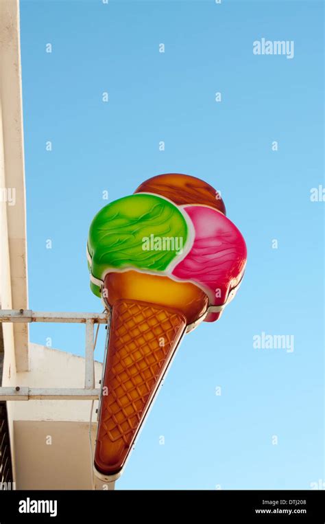 Ice cream signage hi-res stock photography and images - Alamy