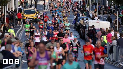 Miloedd O Bobl Yn Rhedeg Hanner Marathon Caerdydd Bbc Cymru Fyw