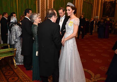 PHOTOS Kate Middleton éblouissante dans une robe à sequins lors d une