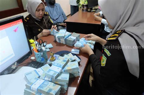 Istri Terdakwa Korupsi Desa Pocangan Jember Kembalikan Uang Rp 186 704 Juta