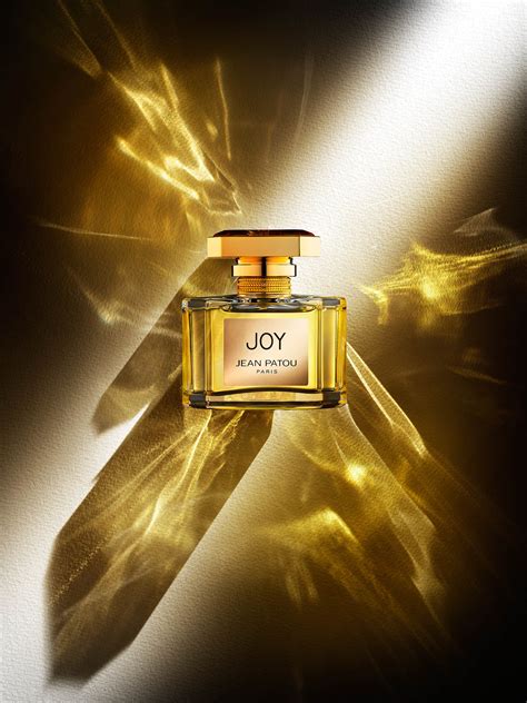 Packshot Factory - Light - Joy perfume bottle