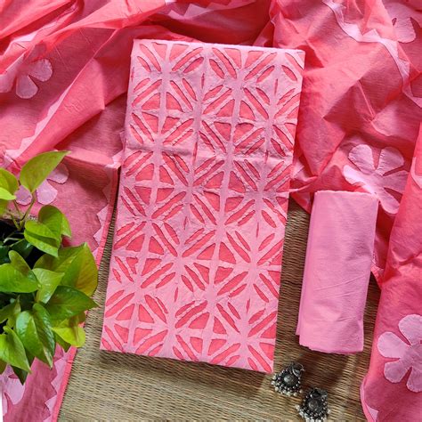 APPLIQUE QUEEN - Pure Cotton Monochrome Applique Suit Sets Pink – Sanskruti