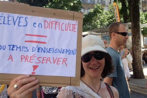 Manifestation Des Enseignants à Grenoble Contre La Réforme Des Collèges