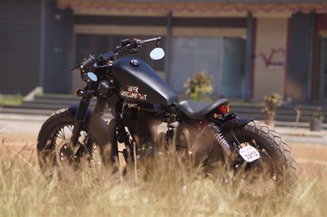 Royal Enfield bobbers by EBS Customs Bombay Custom Cafè Racer