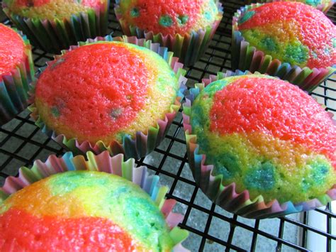 {RECIPE} Ultimate Rainbow Cupcakes | Catch My Party