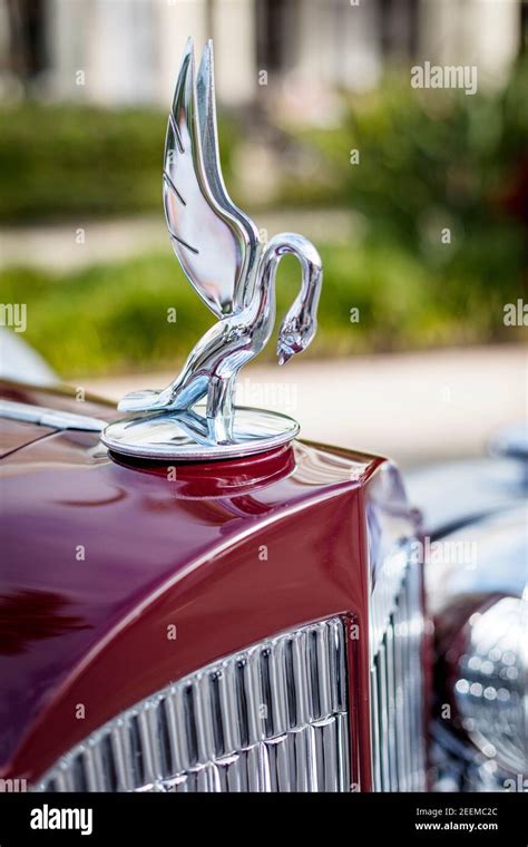 Hood ornament hi-res stock photography and images - Alamy