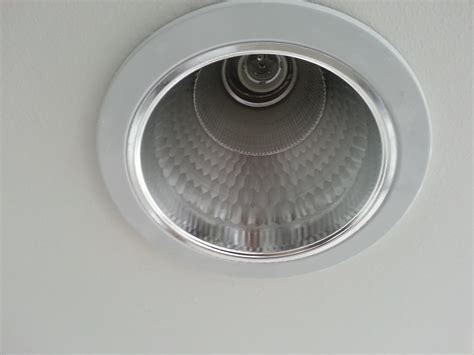 Memasang Lampu Downlight Pada Siling Plaster Lakukannyasendiri D