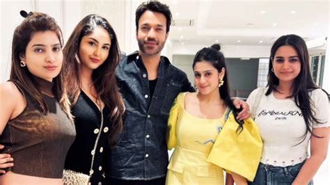 PHOTOS Vicky Jain Parties With Sana Raees Khan Ayesha Khan Isha