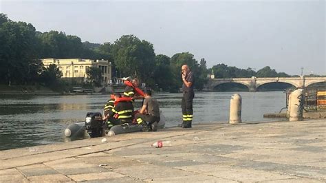 Giallo A Torino Enne Scompare Nel Po Dopo Un Tuffo Trovato Un