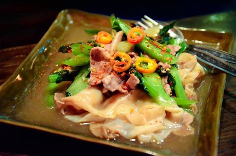 Wide Rice Noodles In Gravy With Pork Thai Food Db