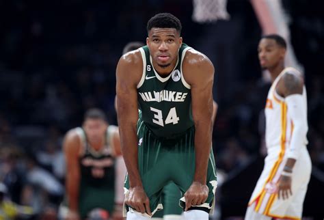 How do Giannis Antetokounmpo shoes Zoom Freaks compare to other NBA stars' signature lines?