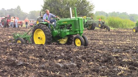 John Deere G Plowing At The Half Century Of Progress Show 2015 Youtube