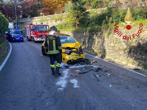 Dizzasco Schianto Frontale Tra Due Auto Cinque Feriti