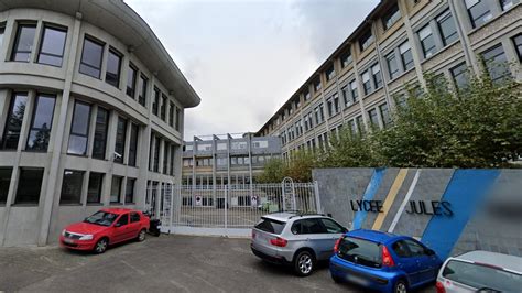 Loi immigration blocage temporaire d un lycée à Paris tentatives de