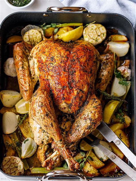 Juicy and Tender Roast Turkey Recipe – Roasted Turkey Recipe — Eatwell101